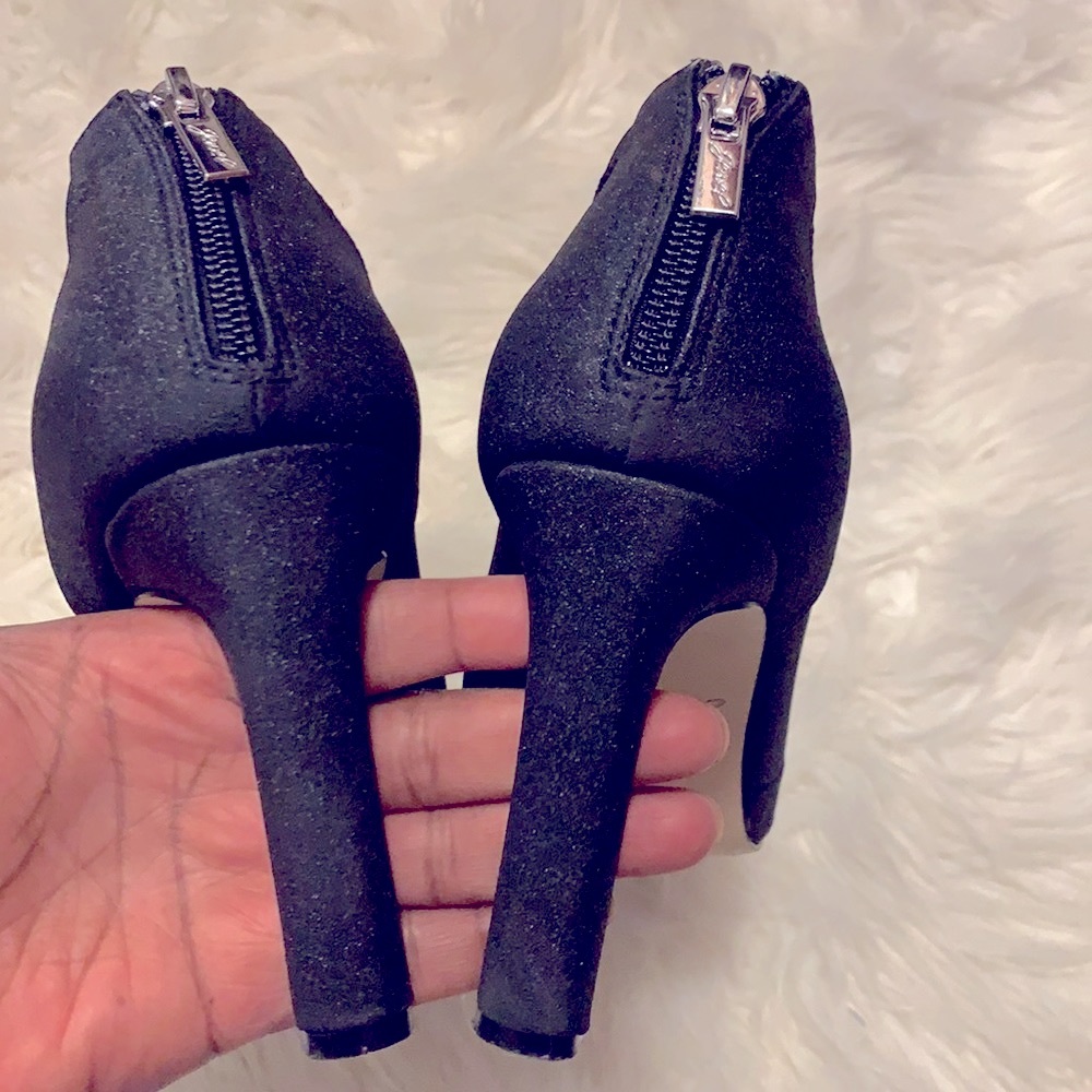 Badgley Mischka Jewel Pumps - Picture 5 of 6